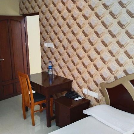 Hotel Falcon Thiruvananthapuram Kültér fotó