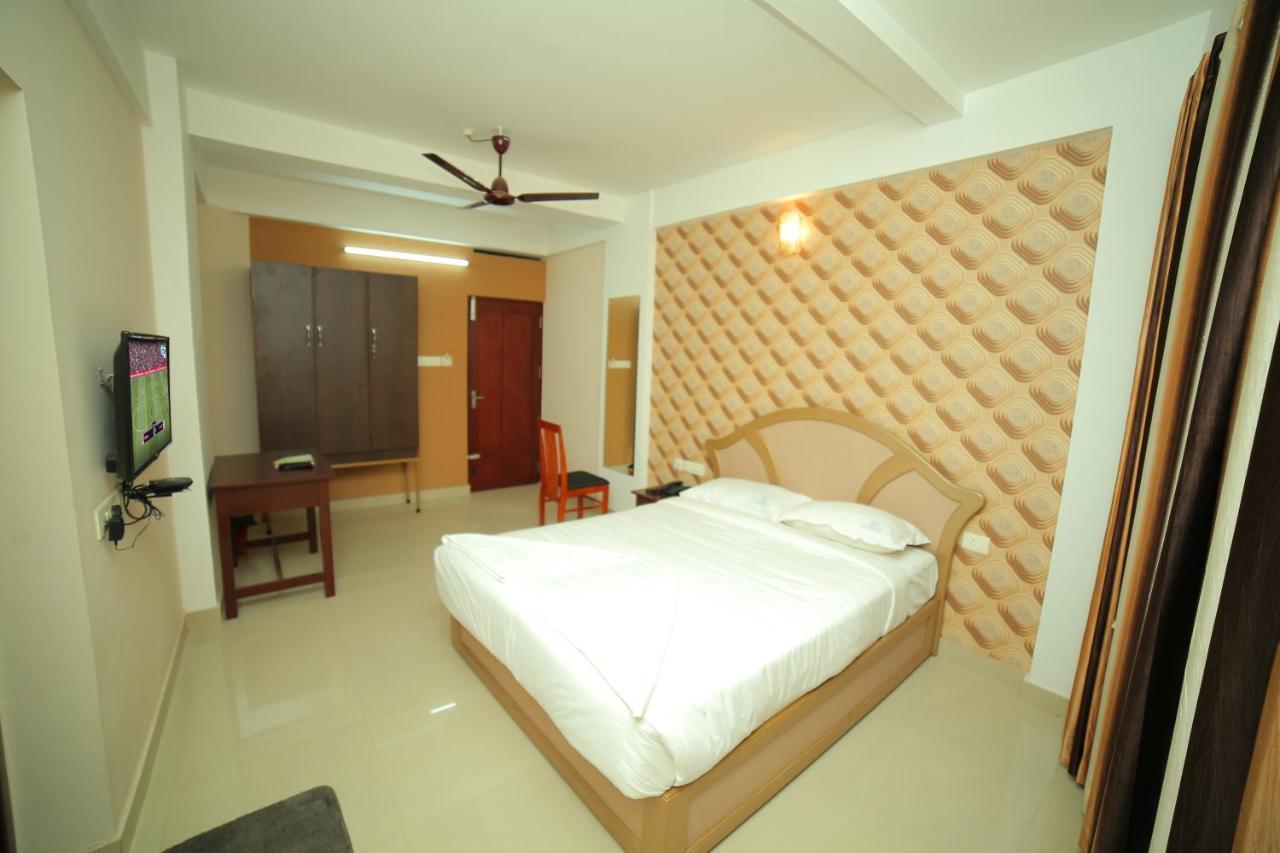 Hotel Falcon Thiruvananthapuram Kültér fotó