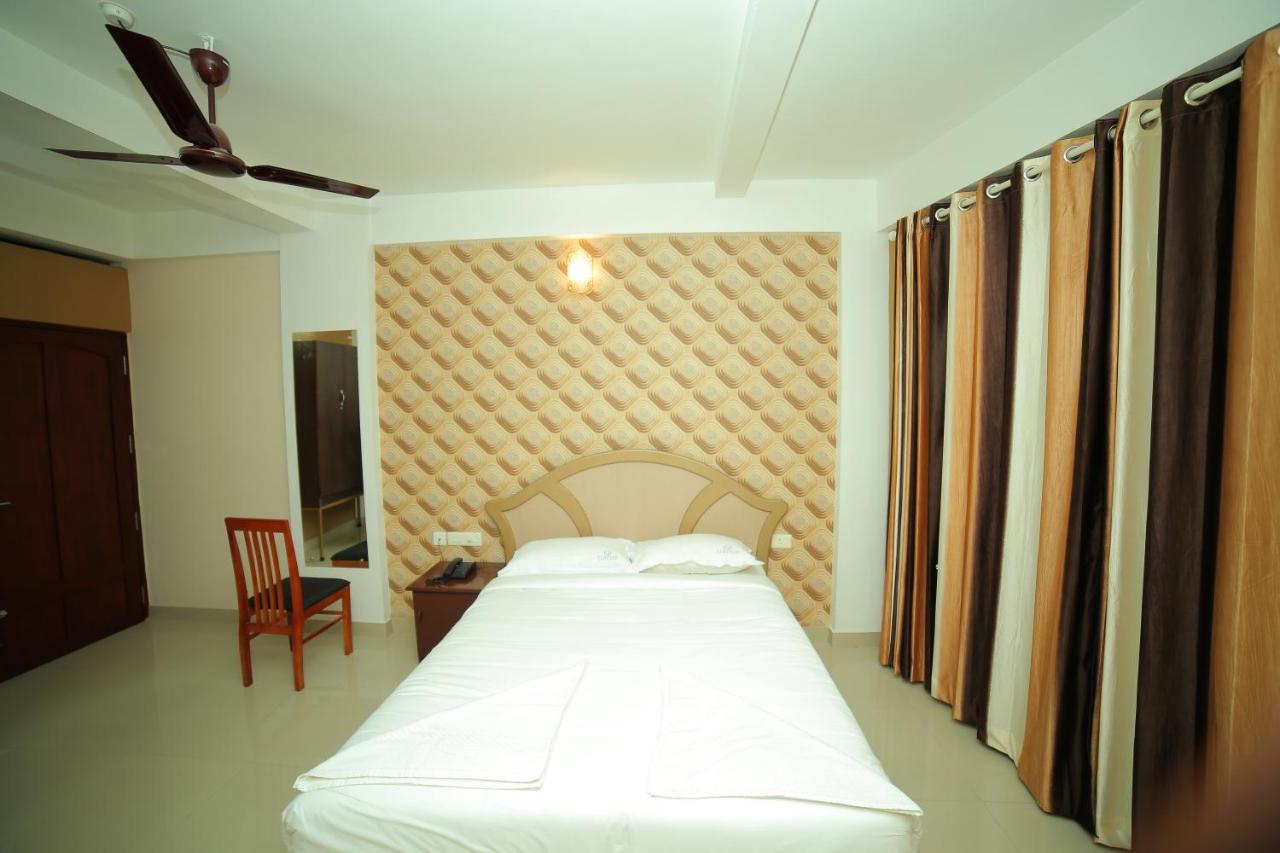 Hotel Falcon Thiruvananthapuram Kültér fotó