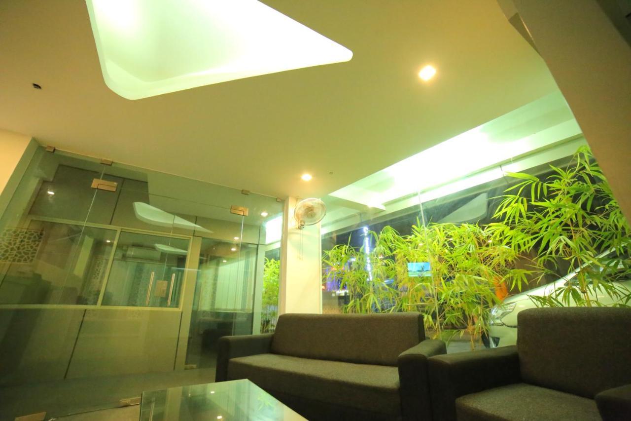 Hotel Falcon Thiruvananthapuram Kültér fotó