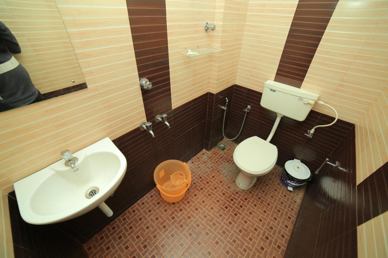 Hotel Falcon Thiruvananthapuram Kültér fotó
