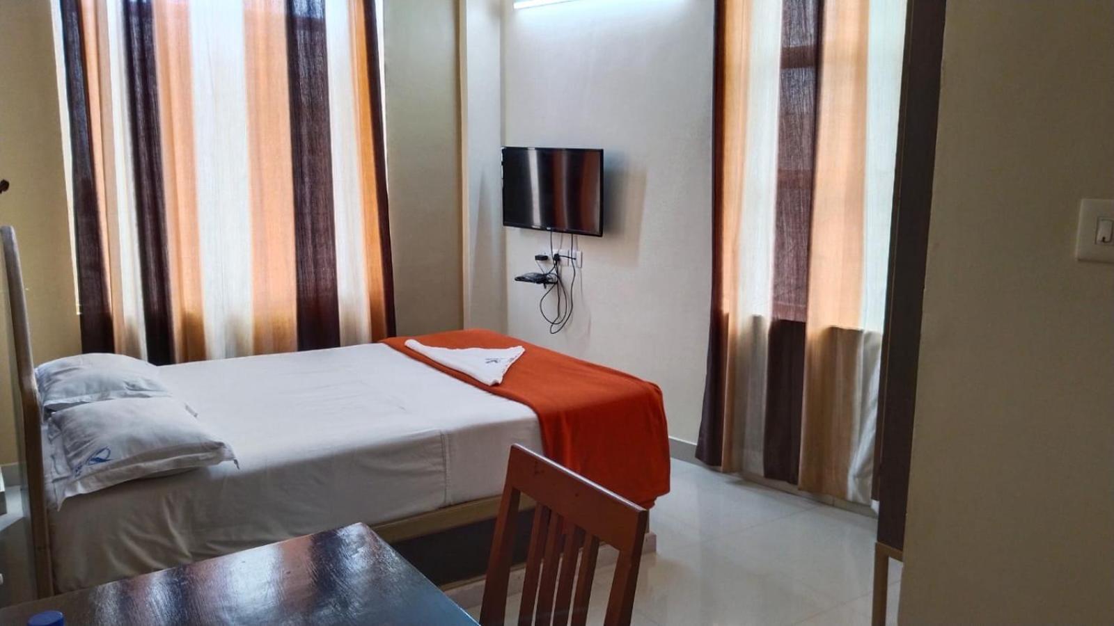 Hotel Falcon Thiruvananthapuram Kültér fotó